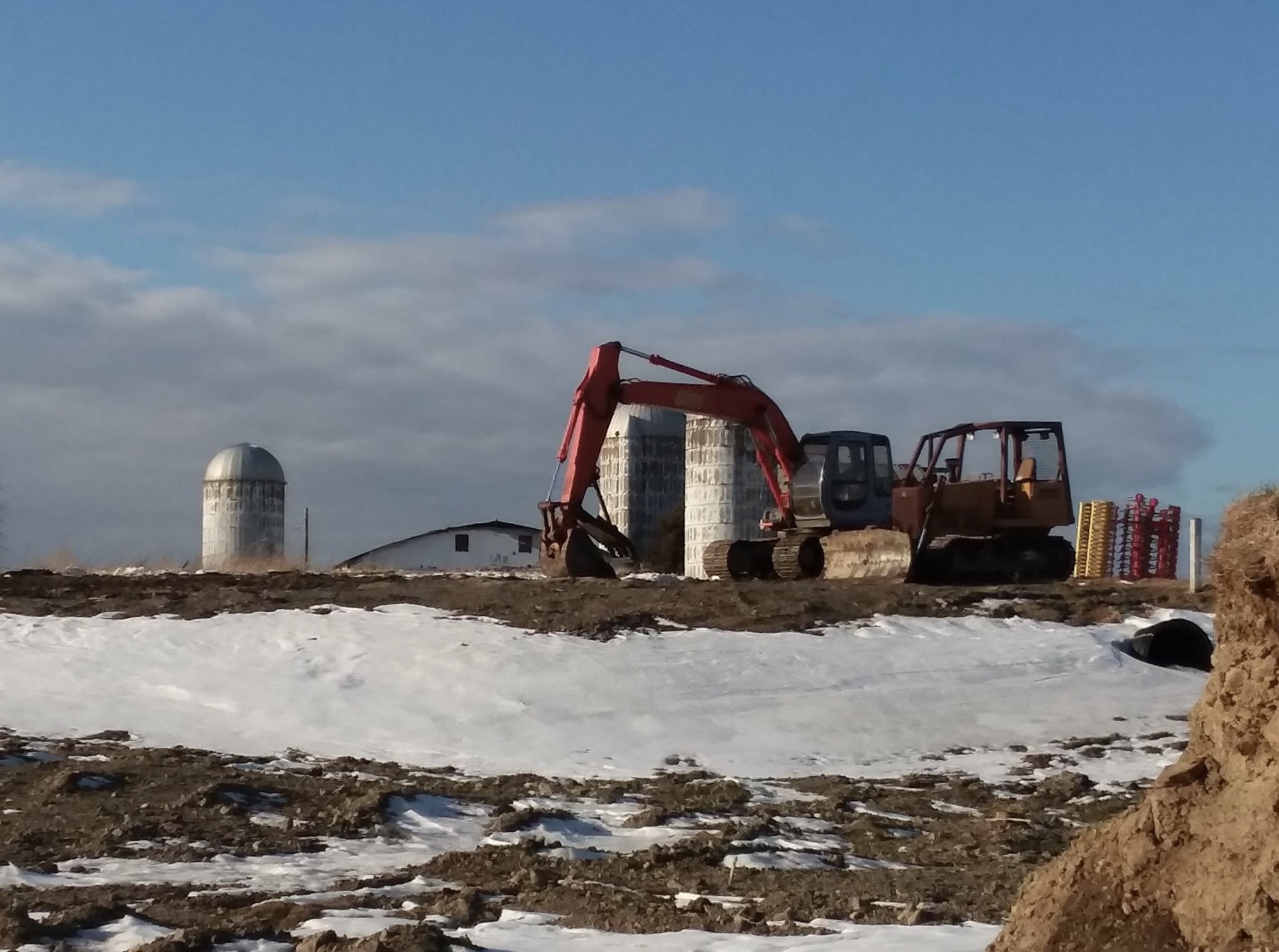 BITTS EXCAVATING, LLC Proudly serving businesses and homeowners in